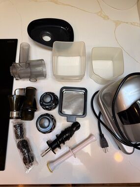 Omega 8004 masticating juicer